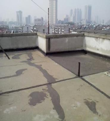 八宿漏水维修 楼顶漏水是什么原因，楼顶漏水维修方法是什么?